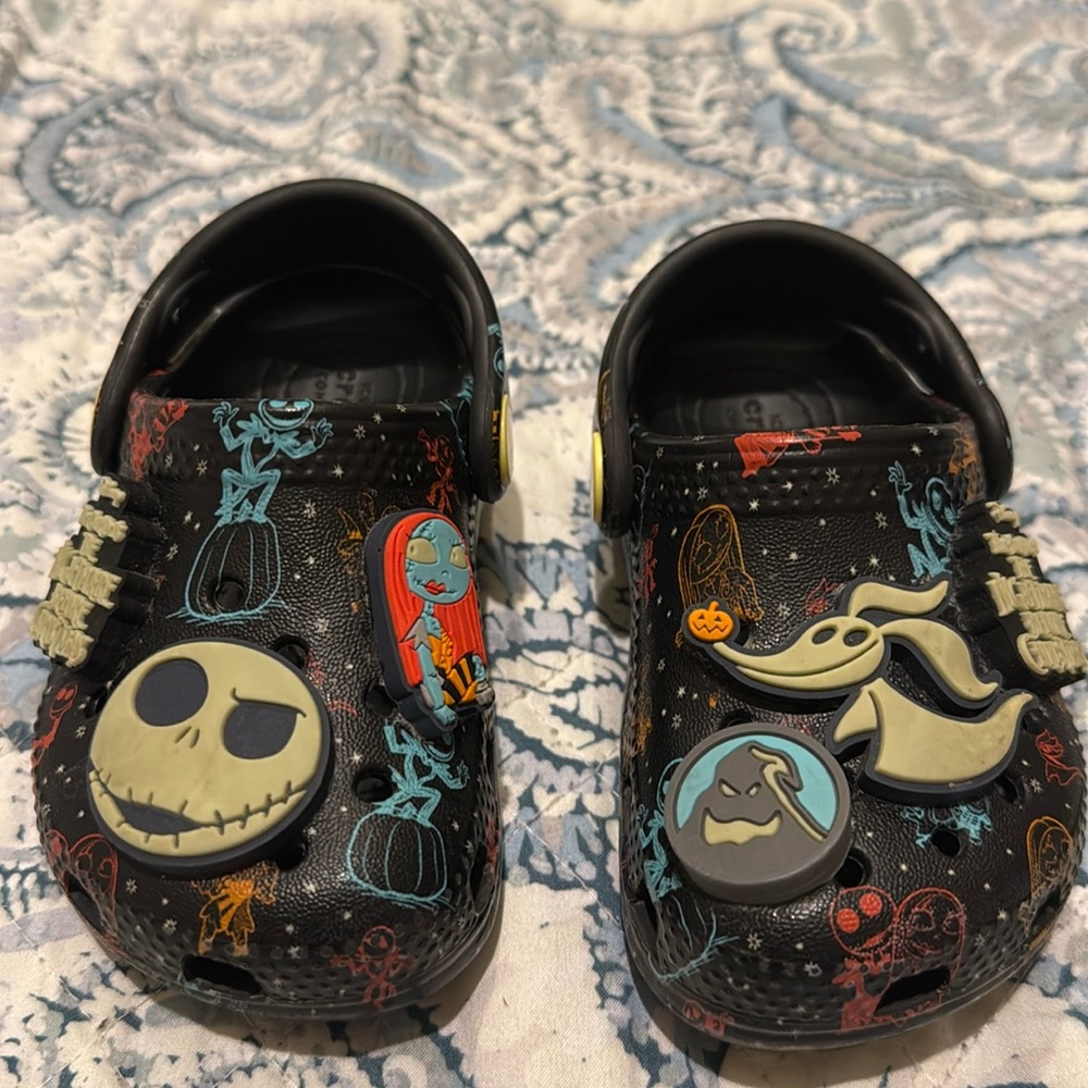 Crocs Unisex-Child Classic Disney Nightmare Before Christmas Glow in The Dark